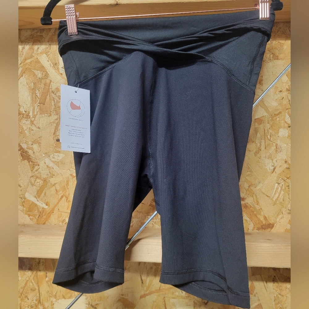Isabel Maternity NWT Womens Biker Shorts‎ Size Medium